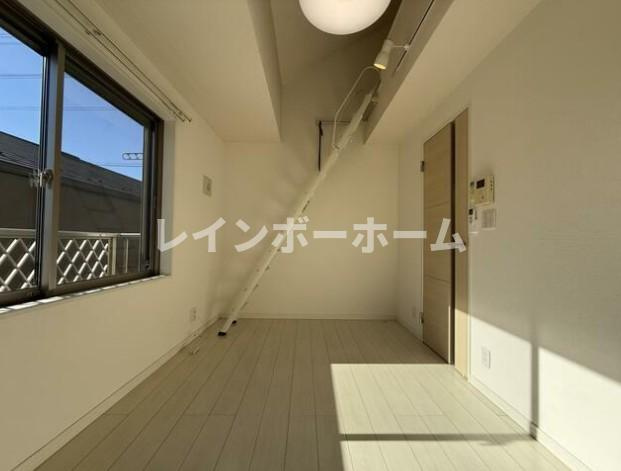 ガーデンプレイス秋津の居間・リビング