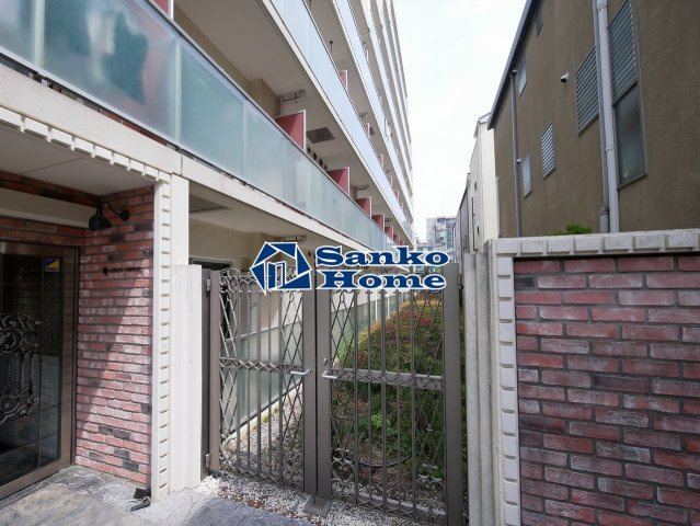 AZEST日暮里のエントランス