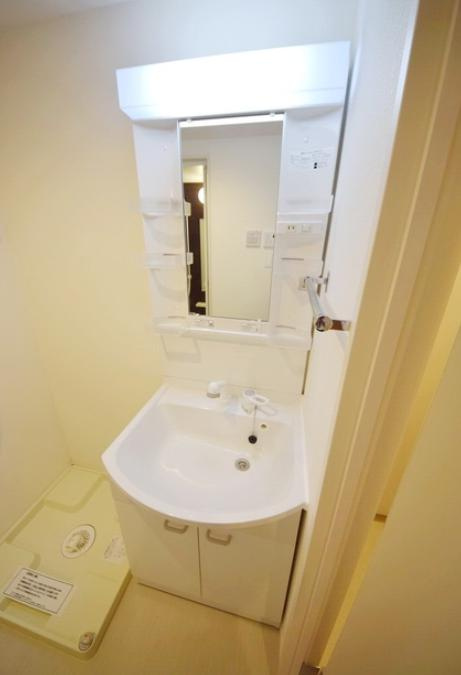 蕨市塚越１丁目の賃貸マンションの独立洗面台