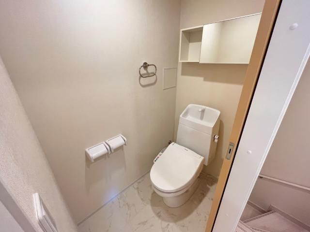 フェリーチェのトイレ|落ち着いた色調のトイレです