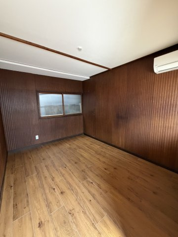 荏原４丁目住宅の居間・リビング|こちらのリビングで趣味の時間をお楽しみください
