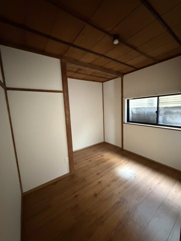 荏原４丁目住宅の居間・リビング|こちらのリビングで趣味の時間をお楽しみください