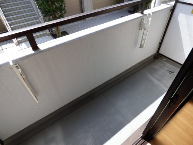 モアエミネンス西新宿のバルコニー|外からの目が気にならないバルコニーで洗濯物が干せます