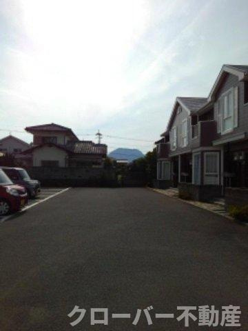 ブリッジ弐番館の駐車場