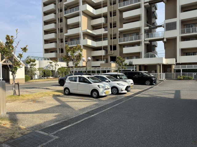 エクセルシティ西神中央の駐車場