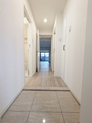 広島市安佐南区長束５丁目のアパートの玄関