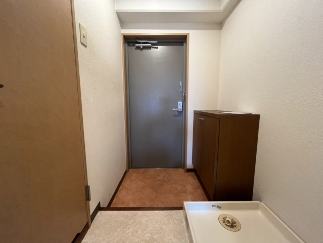 アンピール伏見桃山の玄関