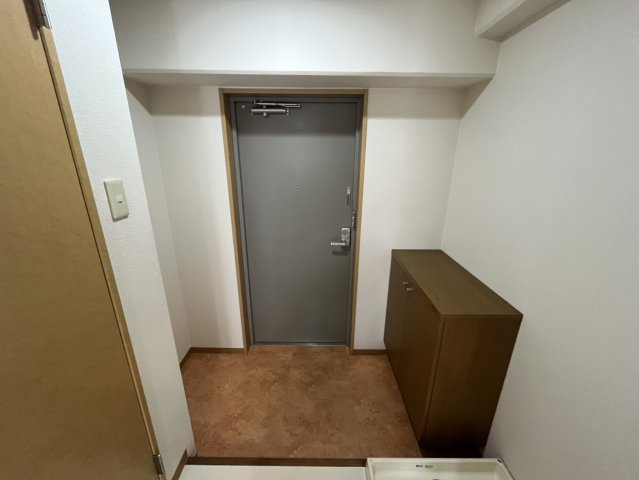 アンピール伏見桃山の玄関|写真は同タイプ別号室