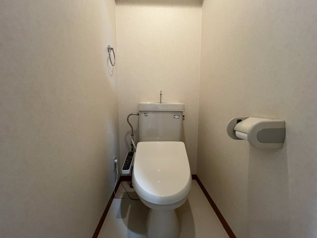 アンピール伏見桃山のトイレ|写真は同タイプ別号室