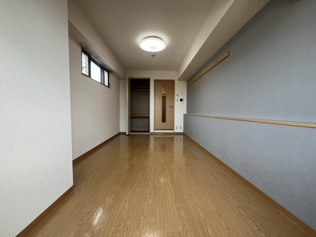 アンピール伏見桃山の洋室