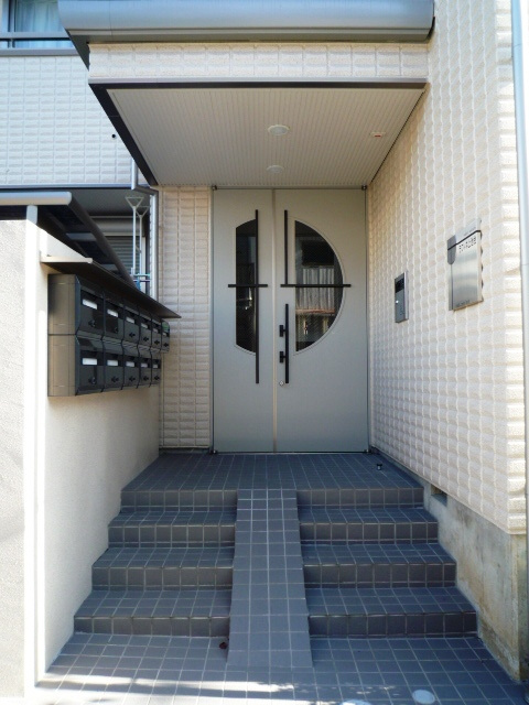 ラフィネ上池台のエントランス