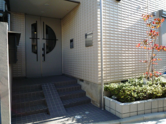 ラフィネ上池台のエントランス