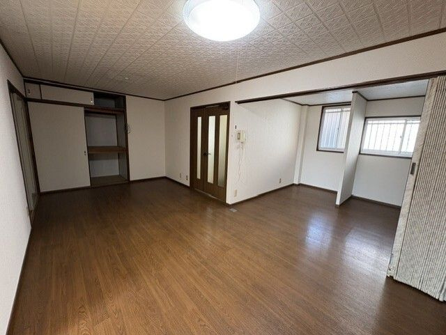 生和マンションの居間・リビング|こちらの居間で趣味の時間をお楽しみください