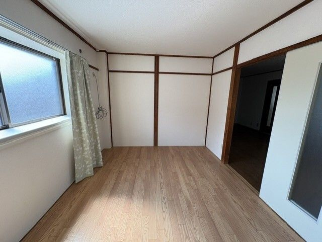 生和マンションの寝室|広くて明るい寝室