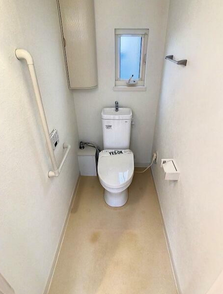 入間町貸家のトイレ