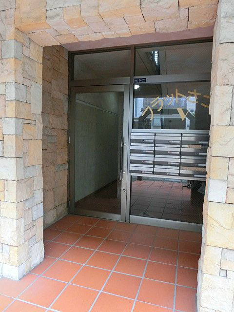 川崎市多摩区中野島２丁目の賃貸マンションのエントランス