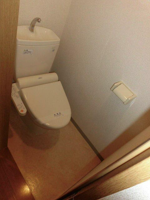 川崎市多摩区中野島２丁目の賃貸マンションのトイレ|温水洗浄便座つき！