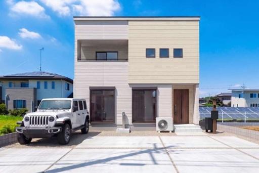 【新築戸建】太田市由良町の外観パース|■外観｜光をやさしく反射する外壁により、日中はより開放的で爽やかな印象となり、住まい全体を明るく見せてくれます♪