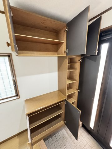 立川市西砂町4丁目戸建の玄関