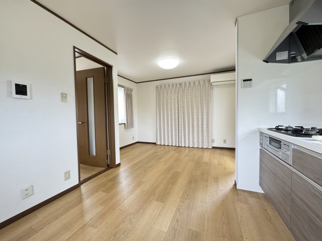 立川市西砂町4丁目戸建の居間・リビング