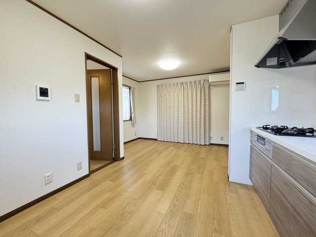 立川市西砂町4丁目戸建の居間・リビング