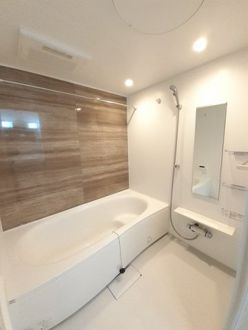 エクラデサージュ見能林Ⅰの浴室|きれいなお風呂です