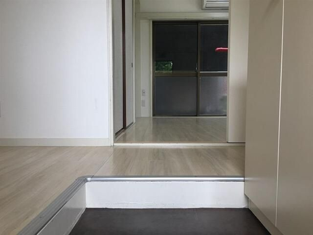 足立区谷中１丁目の賃貸マンションの玄関