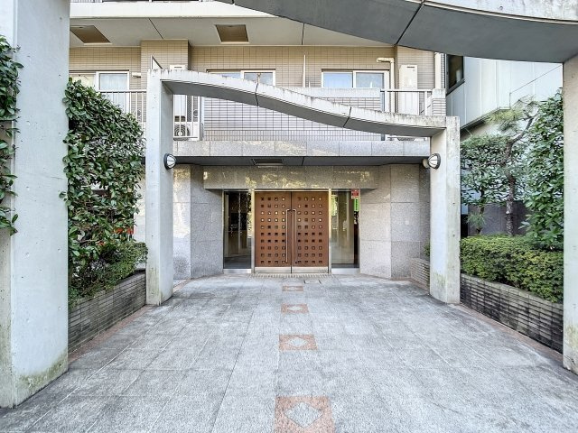 菱和パレス護国寺駅前のエントランス