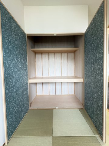サンパーク青山テラスの和室|和室には便利な押し入れを完備！布団や季節物などもたっぷり収納できます♪