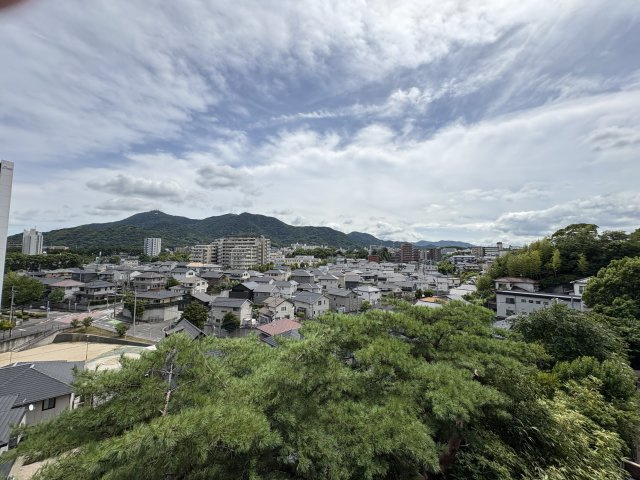 サンパーク青山テラスの展望|開放感のある眺望が魅力♪窓から広がる景色を楽しめる住まいです！