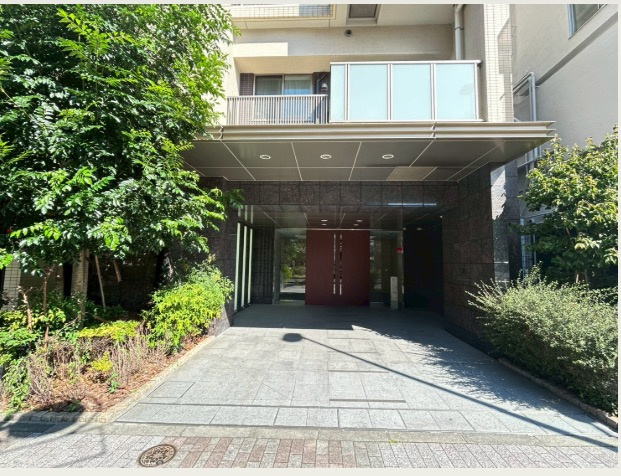 ★仲介手数料無料★  CLIO Nishikoyama のエントランス