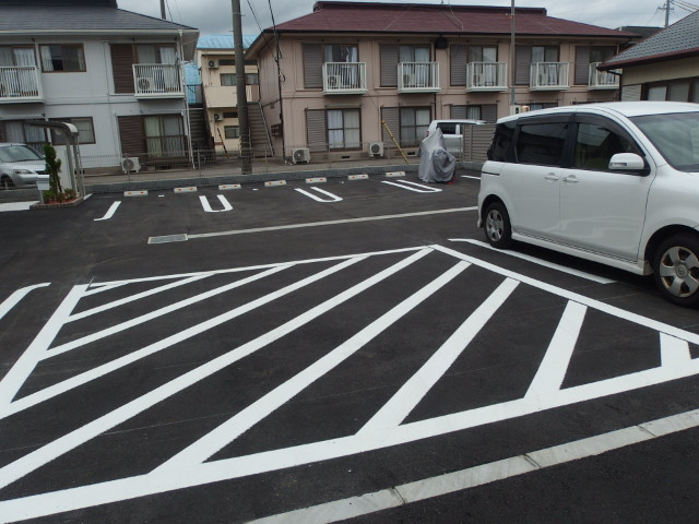 ハピネス　ビレッジ　２の駐車場