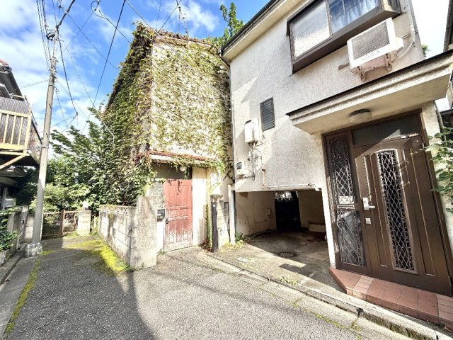 練馬区大泉町６丁目　再建築中古一戸建　西武池袋線　大泉学園の前面道路含む現地写真|通り抜けのない私道につき、閑静な住環境でございます。