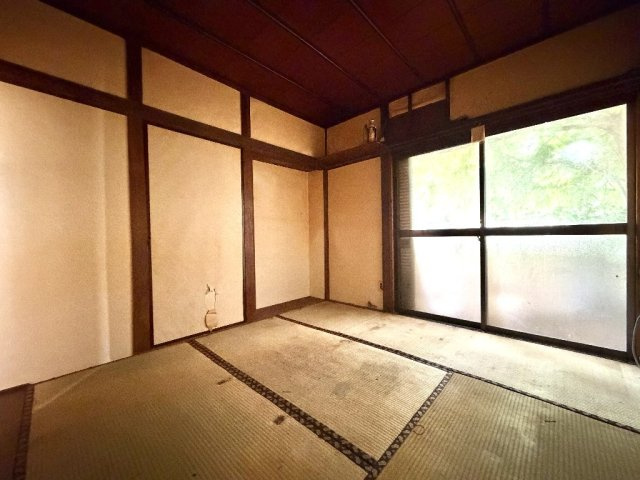 練馬区大泉町６丁目　再建築中古一戸建　西武池袋線　大泉学園の和室|1階4.5畳和室
開口部は南側、収納がございます。