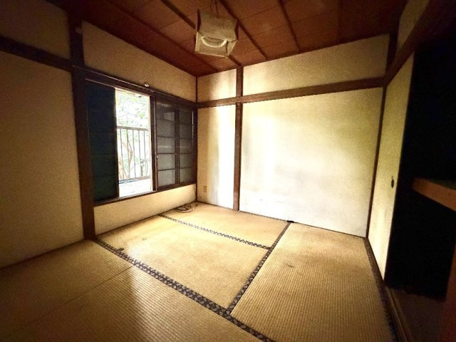 練馬区大泉町６丁目　再建築中古一戸建　西武池袋線　大泉学園の和室|2階4.5畳和室
南側開口部にバルコニー
押入収納を備えております。