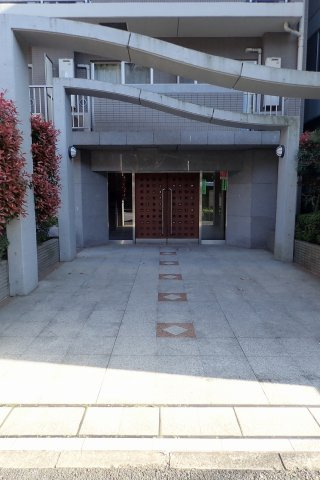 菱和パレス護国寺駅前のエントランス