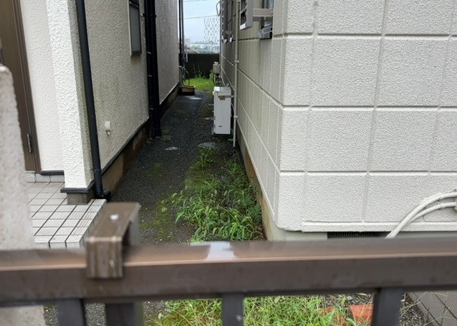 【庭】 | 庭があることでガーデニングや家庭菜園はもちろん、こどもの遊び場やペットを放して遊ぶことができます。また、家の周囲に余裕があるということです。隣地との間があれば、十分な日当たりと、風通しが確保できます。