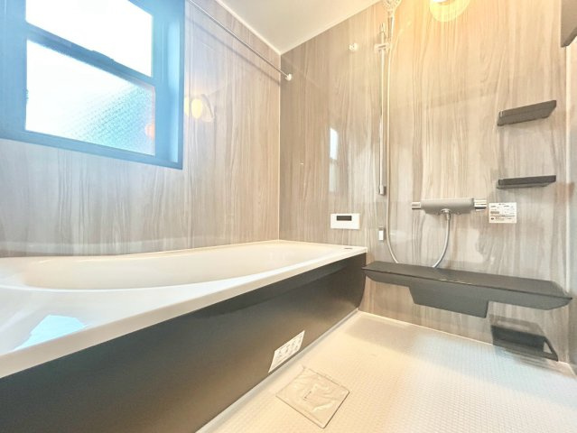 杉並区下井草2丁目　新築戸建の浴室|浴室乾燥機付きのため、雨の日の洗濯物干しやカビの予防にも役立ちます。

現地ご見学希望・資料請求などお気軽にお問い合わせ下さい！
03-5990-5201