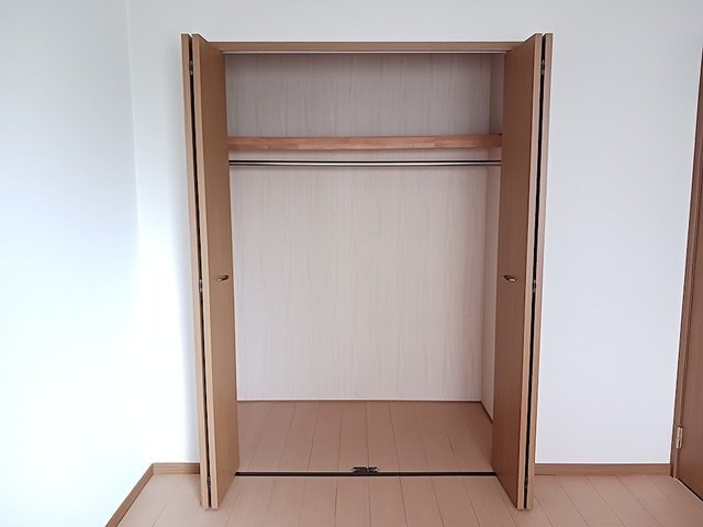 グランセレッソ弐番館の収納|便利な収納スペースです。