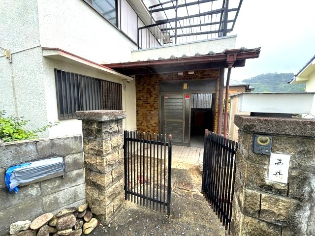 向野町戸建のエントランス