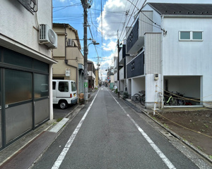 【前面道路含む現地写真】