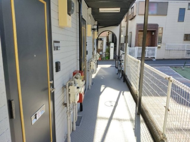 メゾンクアトロのエントランス