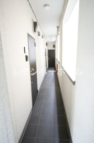 船橋市前原西２丁目のアパートのロビー