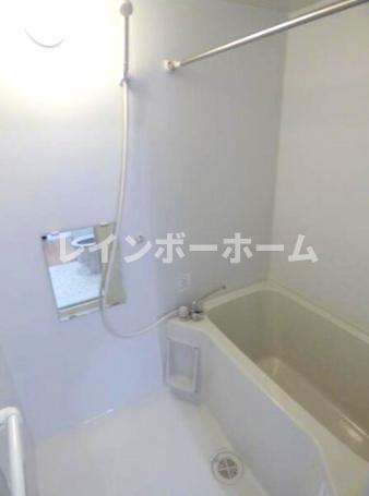 船橋市前原西２丁目のアパートの浴室