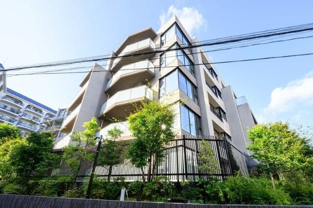 イニシア高輪プレシアスコートの外観