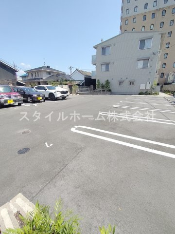 ギャレ花水木の駐車場