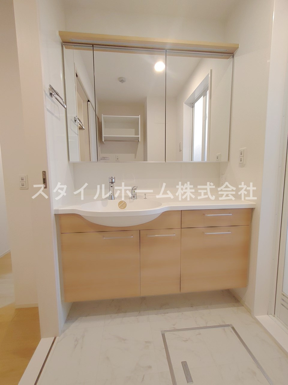 ギャレ花水木の洗面所|別部屋写真です。