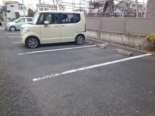 川口市榛松２丁目のアパートの駐車場