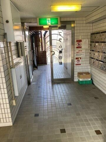 プラム春日部のエントランス