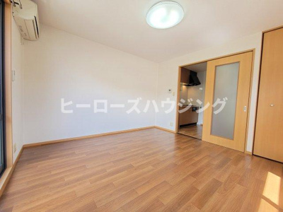 【居間・リビング】 | ヴィラ・グレイスＡ  | ※同タイプの写真となり、実際のお部屋とは異なる場合があります